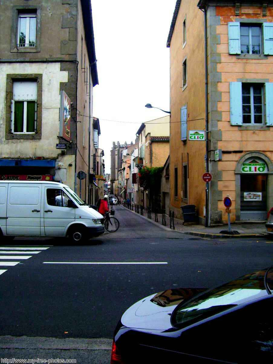 Carcassonne narrow street